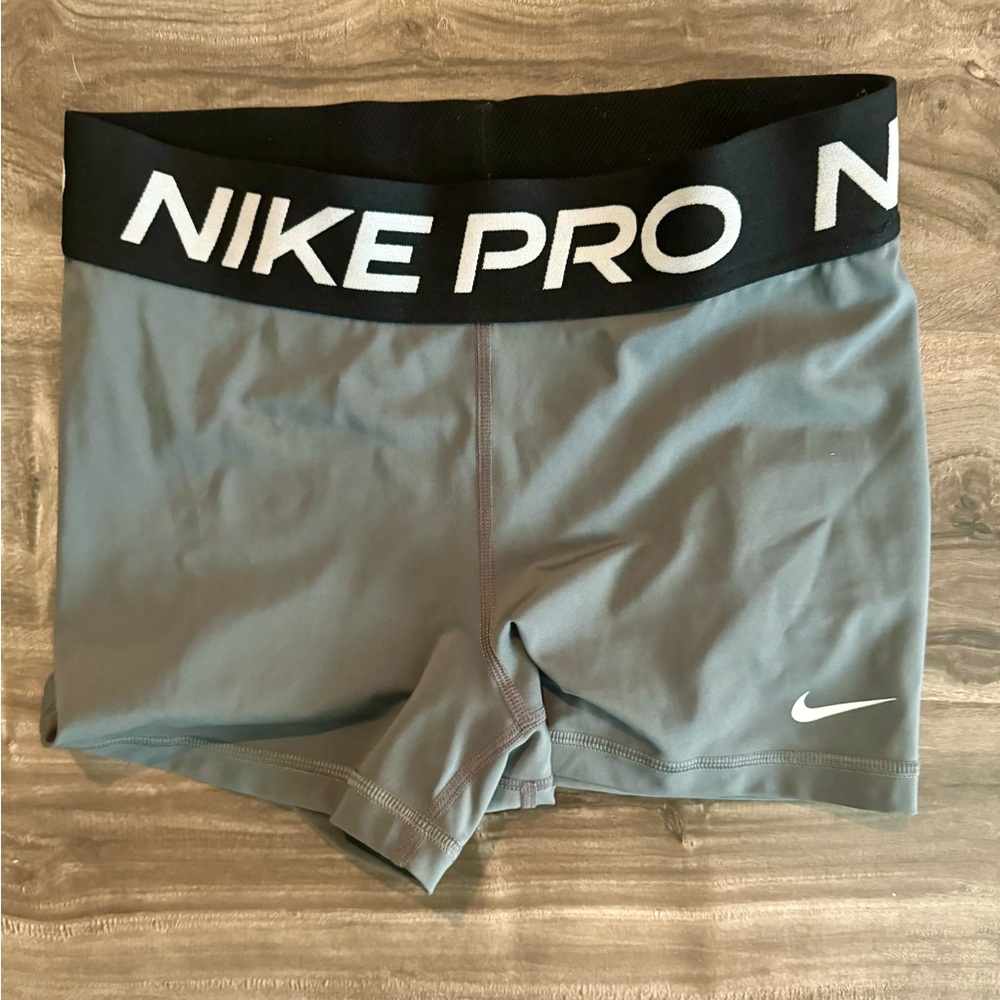 Nike Women's 3” Pro Shorts Grey and Black. Small